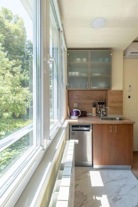 Top Location, Brand New 3 Bdrm Apt & Free Parking Sofia Buitenkant foto
