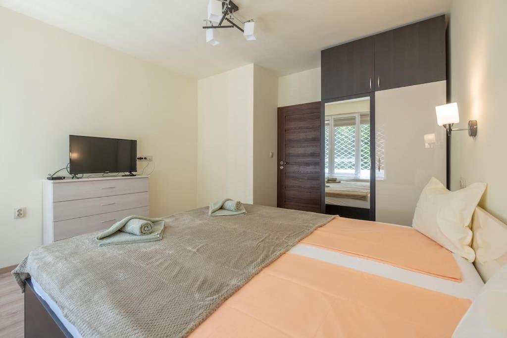 Top Location, Brand New 3 Bdrm Apt & Free Parking Sofia Buitenkant foto