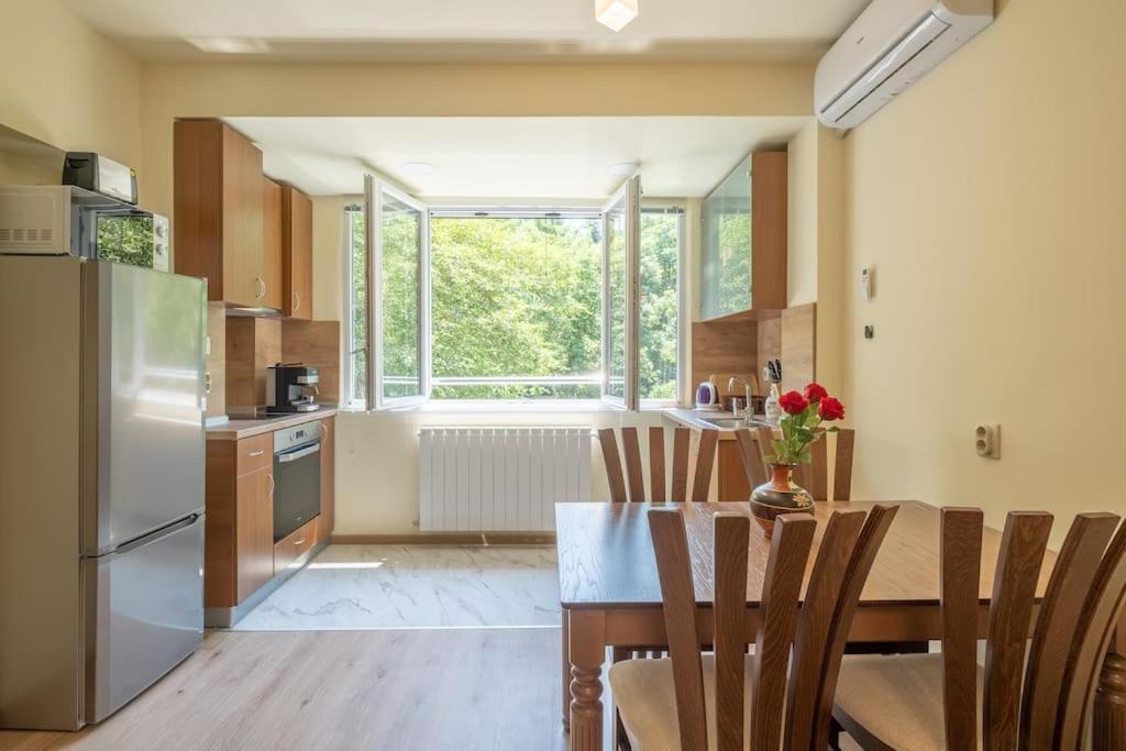 Top Location, Brand New 3 Bdrm Apt & Free Parking Sofia Buitenkant foto