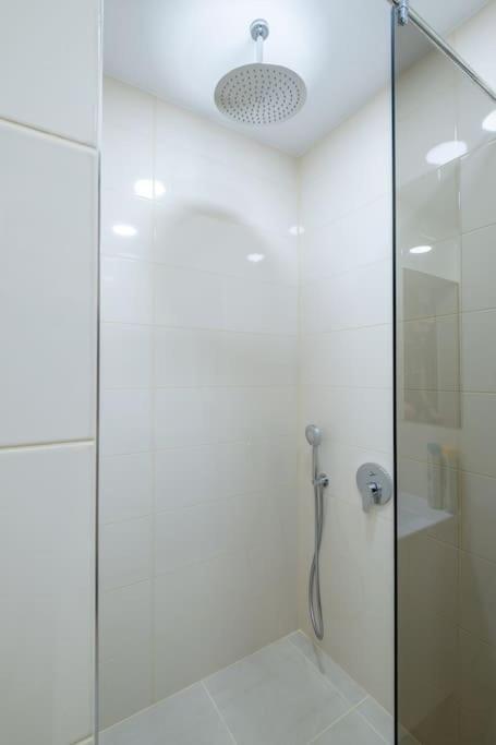 Top Location, Brand New 3 Bdrm Apt & Free Parking Sofia Buitenkant foto
