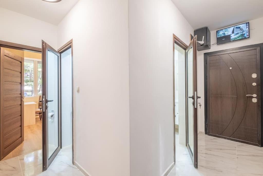 Top Location, Brand New 3 Bdrm Apt & Free Parking Sofia Buitenkant foto