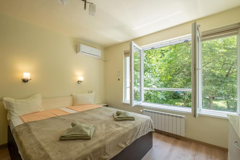 Top Location, Brand New 3 Bdrm Apt & Free Parking Sofia Buitenkant foto