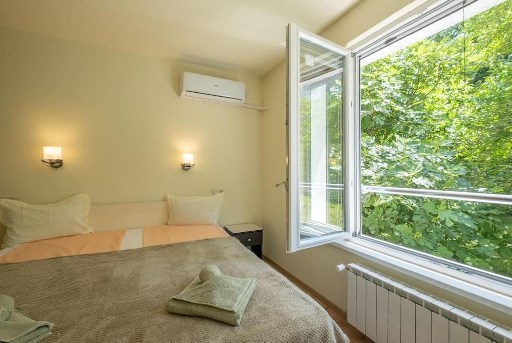 Top Location, Brand New 3 Bdrm Apt & Free Parking Sofia Buitenkant foto