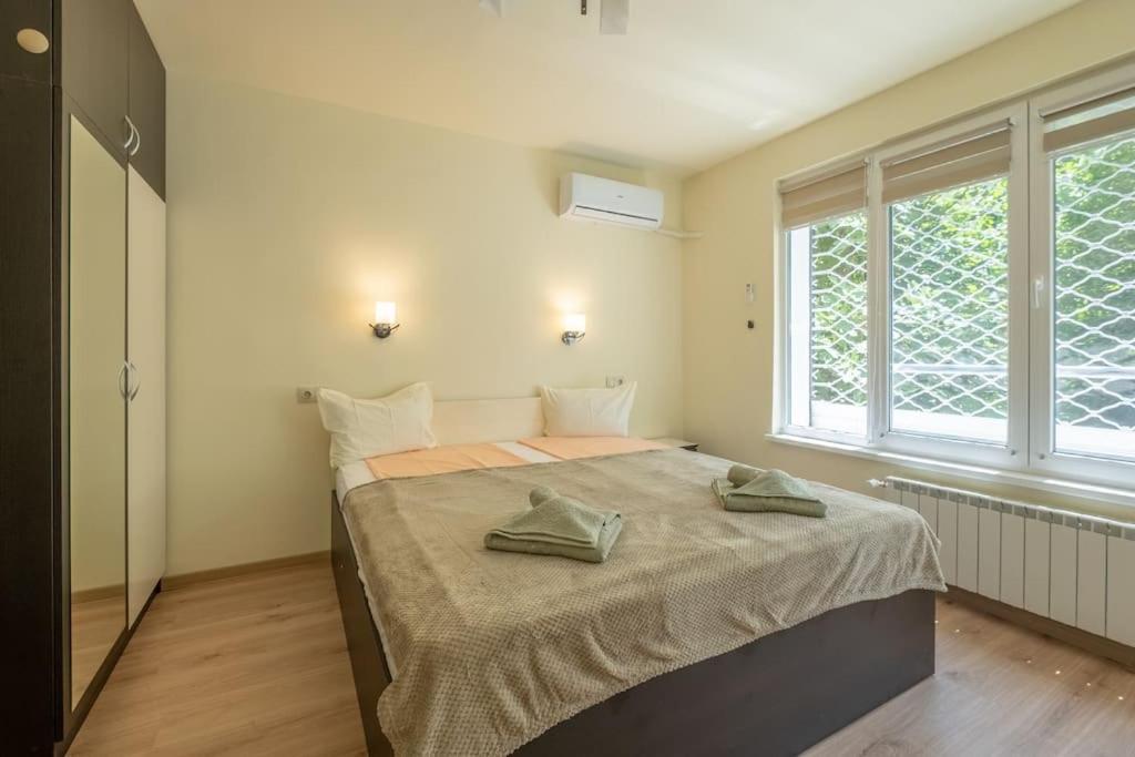 Top Location, Brand New 3 Bdrm Apt & Free Parking Sofia Buitenkant foto