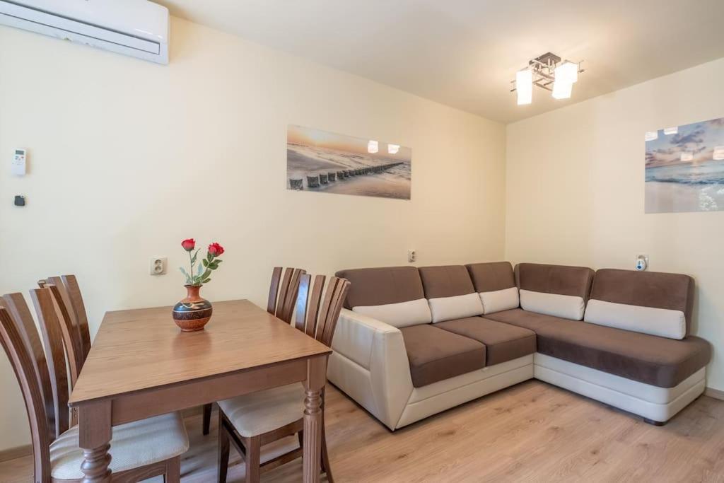 Top Location, Brand New 3 Bdrm Apt & Free Parking Sofia Buitenkant foto