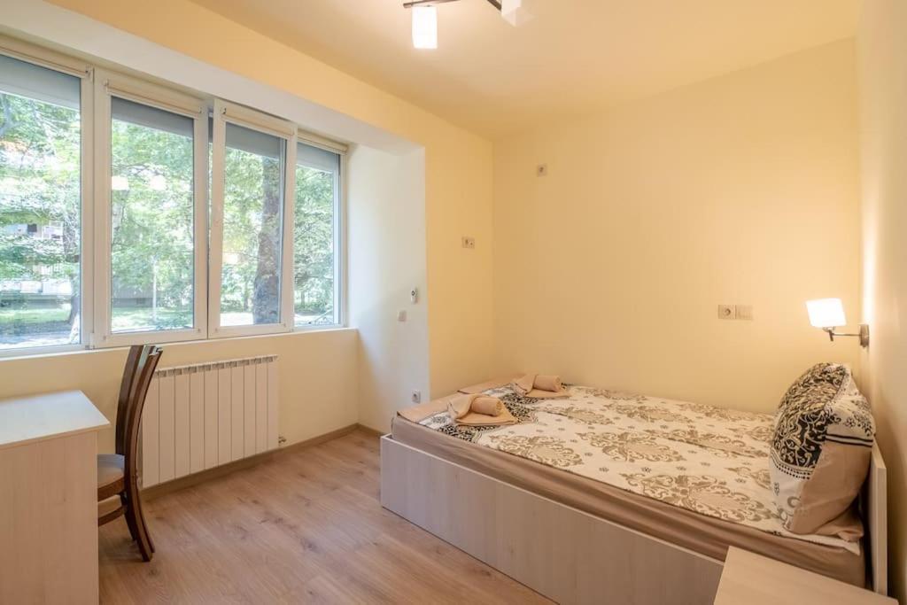 Top Location, Brand New 3 Bdrm Apt & Free Parking Sofia Buitenkant foto