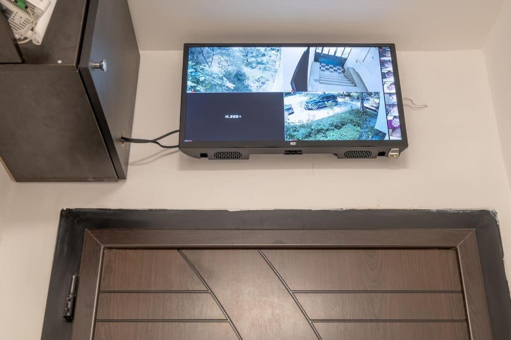 Top Location, Brand New 3 Bdrm Apt & Free Parking Sofia Buitenkant foto
