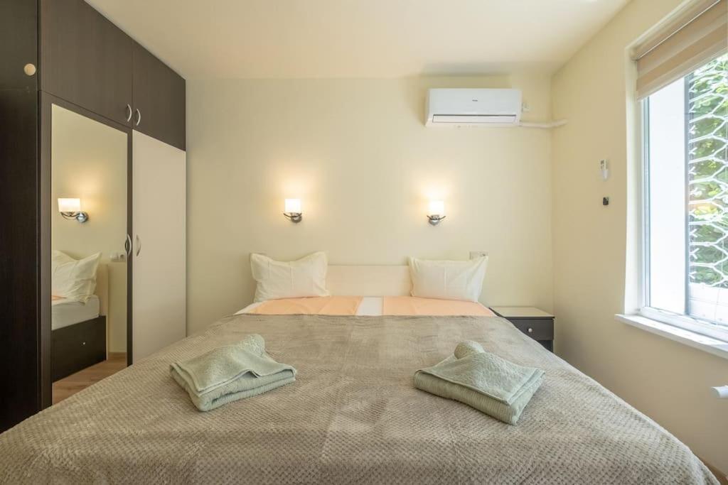 Top Location, Brand New 3 Bdrm Apt & Free Parking Sofia Buitenkant foto