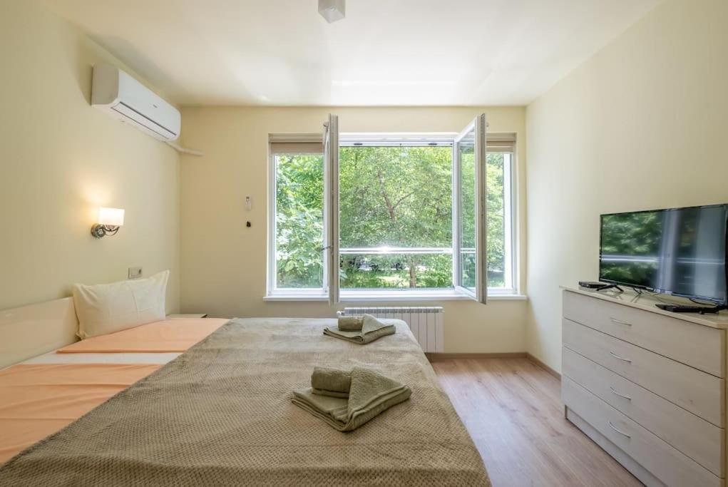 Top Location, Brand New 3 Bdrm Apt & Free Parking Sofia Buitenkant foto