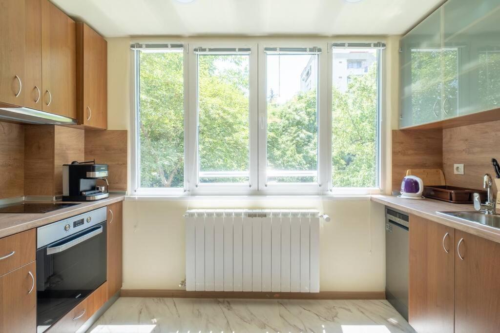 Top Location, Brand New 3 Bdrm Apt & Free Parking Sofia Buitenkant foto