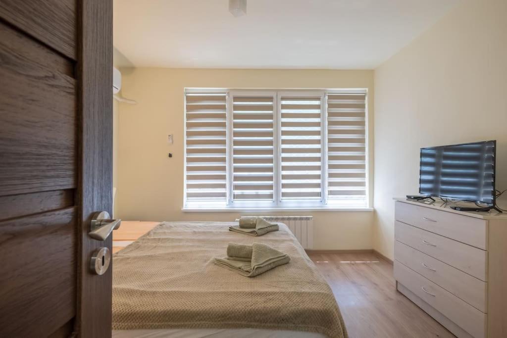 Top Location, Brand New 3 Bdrm Apt & Free Parking Sofia Buitenkant foto